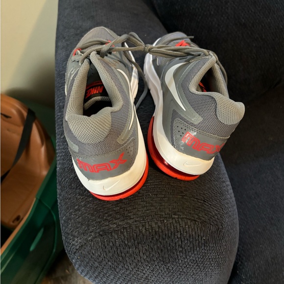 Nike - Picture 2 of 4